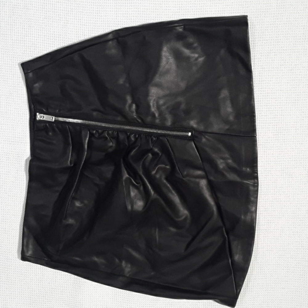 Bershka‎ Black Pleather Zipper Detail Mini Body Con Skirt Pleated Front S…